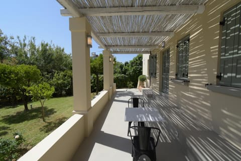 Facade/entrance, Garden, Balcony/Terrace