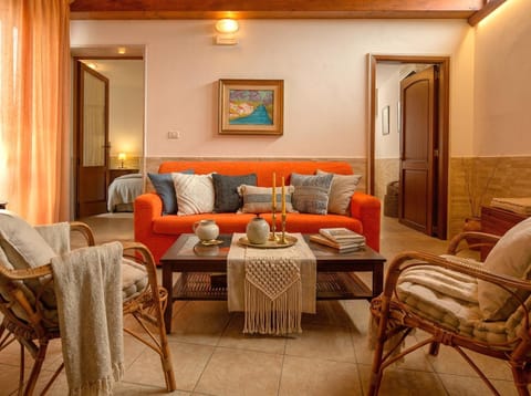 Day, Living room, Seating area