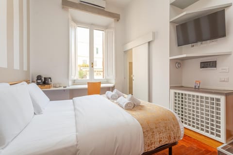 Bed, TV and multimedia, Photo of the whole room, Bedroom, air conditioner