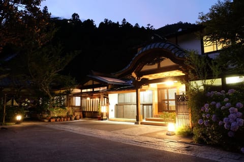 Facade/entrance, Night