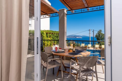 Balcony/Terrace, Landmark view, Pool view