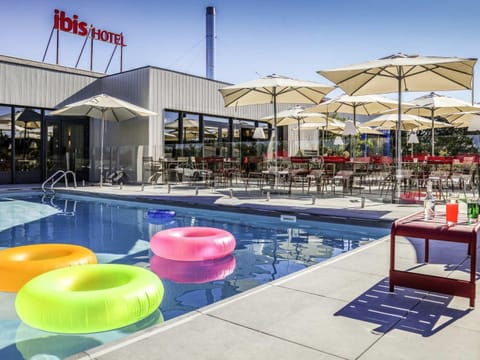 Property building, Patio, Pool view, Swimming pool, sunbed
