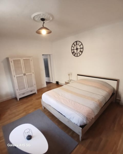 La Glacière - chambre avec salle de bain - 2 personnes Apartment in Le Mans