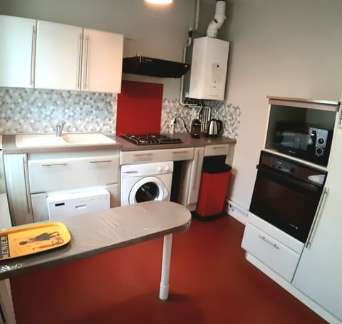 Kitchen or kitchenette, Dining area, dishwasher, oven, stove, washing machine