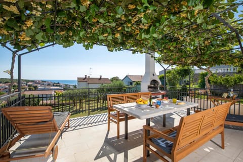 BBQ facilities, View (from property/room), Balcony/Terrace, Sea view