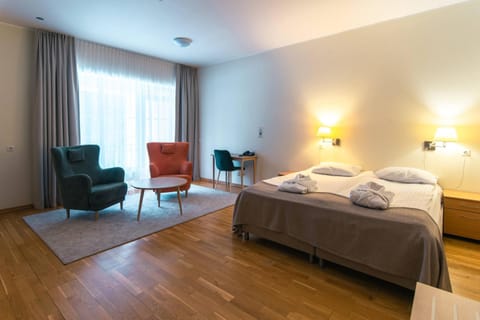 Bed, Living room, Photo of the whole room, Bedroom, towels