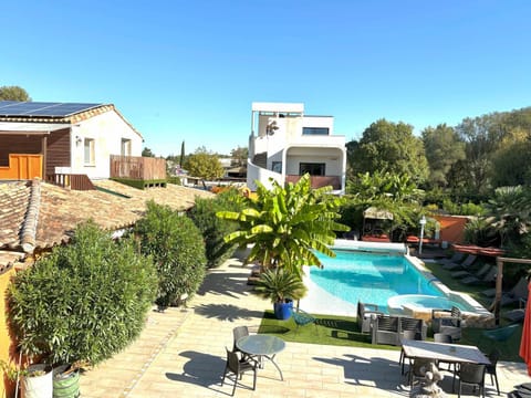 Property building, Patio, Spring, Day, Natural landscape, Garden, Garden view, Pool view, Swimming pool, sunbed