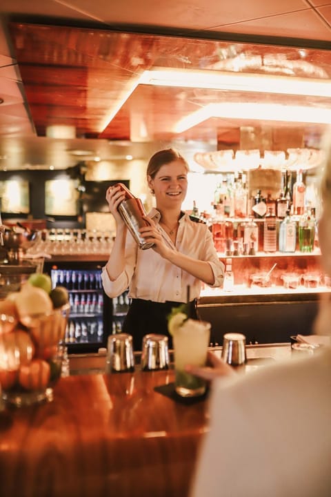 Staff, Lounge or bar