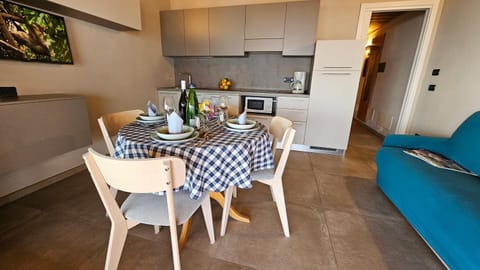 Residence Borgo Dei Limoni - Appartamenti con Garage Apartment hotel in Gargnano