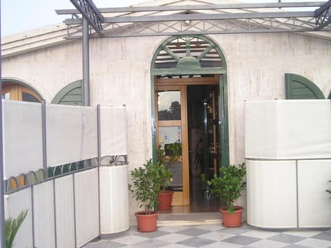 Facade/entrance, Property logo or sign, City view, Mountain view, Sea view, Street view, group of guests