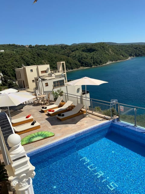 Swimming pool, Swimming pool