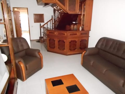 Living room, Photo of the whole room, Decorative detail