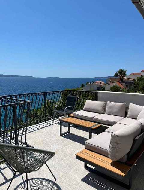 Day, Natural landscape, View (from property/room), Balcony/Terrace, Seating area, Sea view