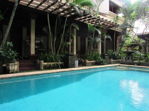 Property building, Day, Swimming pool