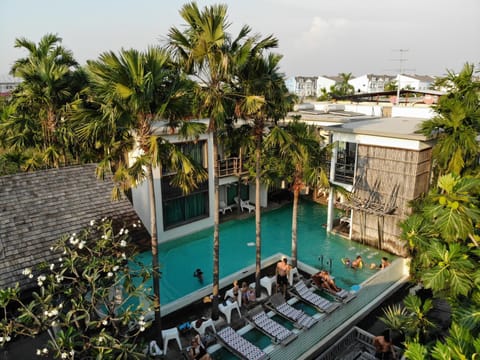 Swimming pool