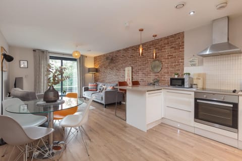 Kitchen or kitchenette, Dining area, pet friendly, stove