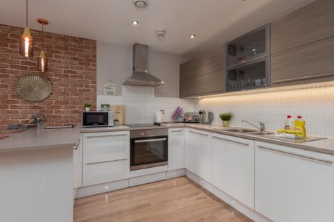 Coffee/tea facilities, Kitchen or kitchenette, dishwasher, microwave, oven, pet friendly, stove, toaster