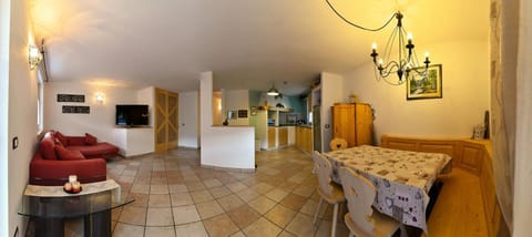 TV and multimedia, Kitchen or kitchenette, Living room, Dining area