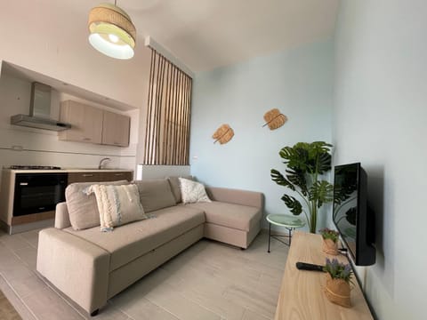 Kitchen or kitchenette, Living room, Seating area, pet friendly