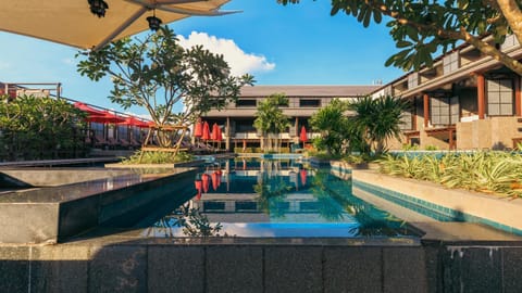 Property building, Lounge or bar, Swimming pool