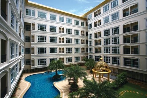 Facade/entrance, Swimming pool