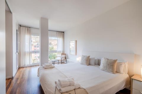 Property building, Bedroom, Landmark view, River view