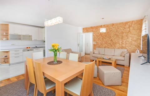 Living room, Dining area, kitchen