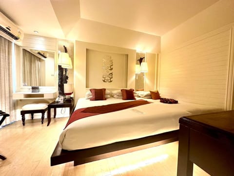Bed, Bedroom, hair dresser
