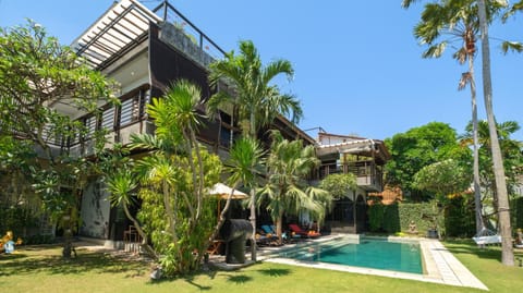 Property building, Garden, Garden view, Pool view, Swimming pool