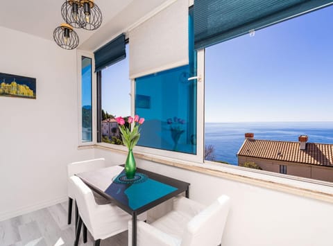 Day, Natural landscape, View (from property/room), Dining area, Sea view