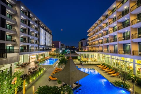 Property building, Night, Pool view, Area and facilities, Swimming pool
