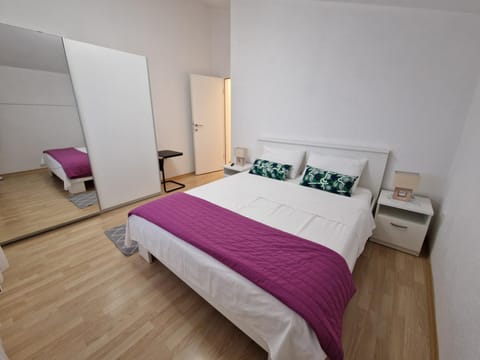 Bed, Bedroom, wardrobe