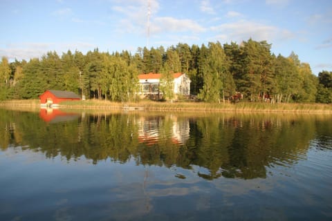 Patio, Facade/entrance, Natural landscape, BBQ facilities, Fishing, Sauna, Balcony/Terrace, Beach, Beach, On site, Sea view, Area and facilities