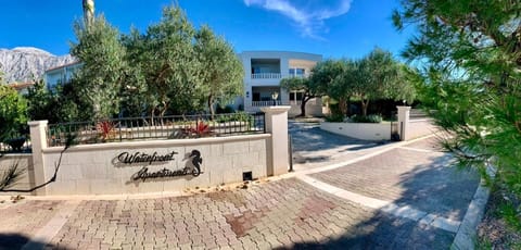 Waterfront Apartments - Tucepi Apartment in Tučepi