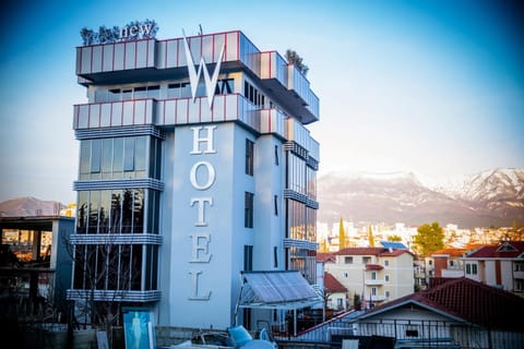 Property building, Natural landscape, City view, Landmark view, Mountain view