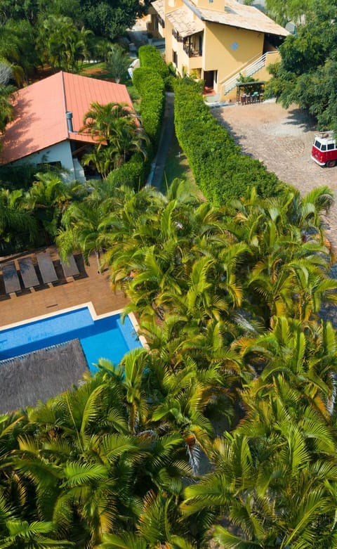 Property building, Bird's eye view, Garden, Garden view, Pool view, Swimming pool, Parking