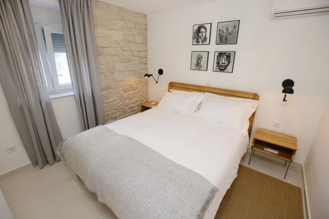 Day, Bedroom, On site