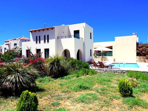 Facade/entrance, Garden, Swimming pool, Swimming pool