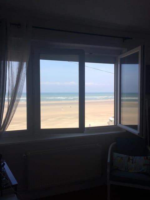 View (from property/room), Decorative detail, Landmark view, Sea view, Quiet street view