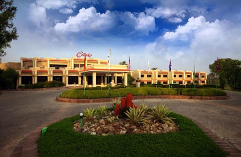 Facade/entrance