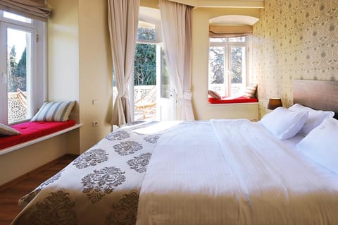Bed, Balcony/Terrace, Photo of the whole room, Bedroom