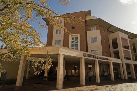 Property building, Day