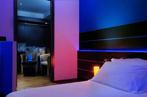 Bed, Living room, Bedroom, Area and facilities