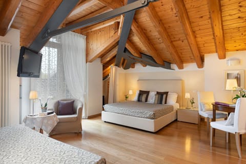 Bed, Photo of the whole room, Decorative detail, Bedroom, children, young children, older children, Family