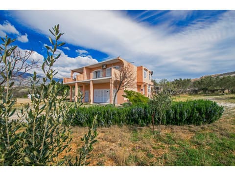 Property building, Day, Natural landscape