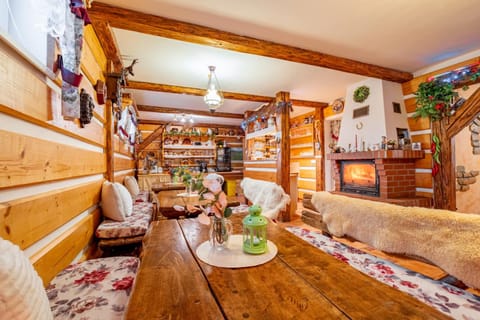 Communal lounge/ TV room, TV and multimedia, Seating area, Evening entertainment, fireplace