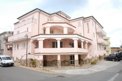 Property building, Day, Street view, Location, Parking