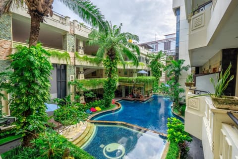 Swimming pool