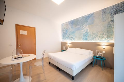 Bed, Living room, Photo of the whole room, Seating area, Bedroom