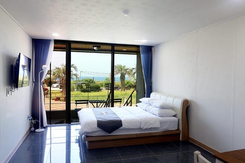 Bed, View (from property/room), Balcony/Terrace